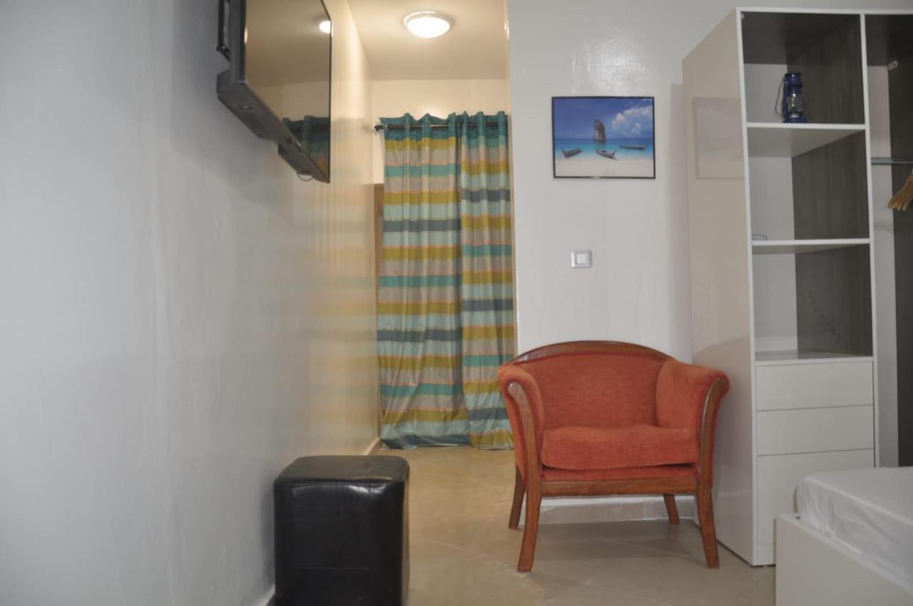 " Le Nid Douillet ", Un Fabuleux Studio, Calme, Cosy Et Bien Climatise Au Centre De Saly Exterior foto